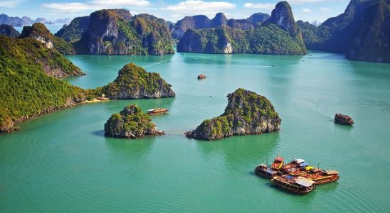 Du khách có thể du lịch Hạ Long vào bất cứ mùa nào trong năm.