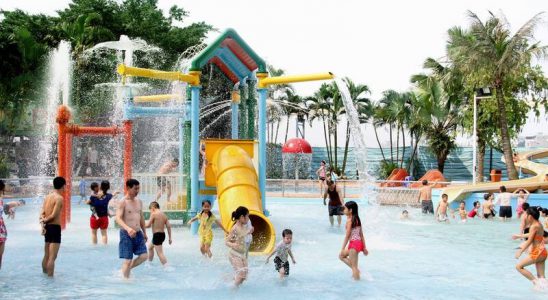 Công viên nước Hồ Tây đón hè