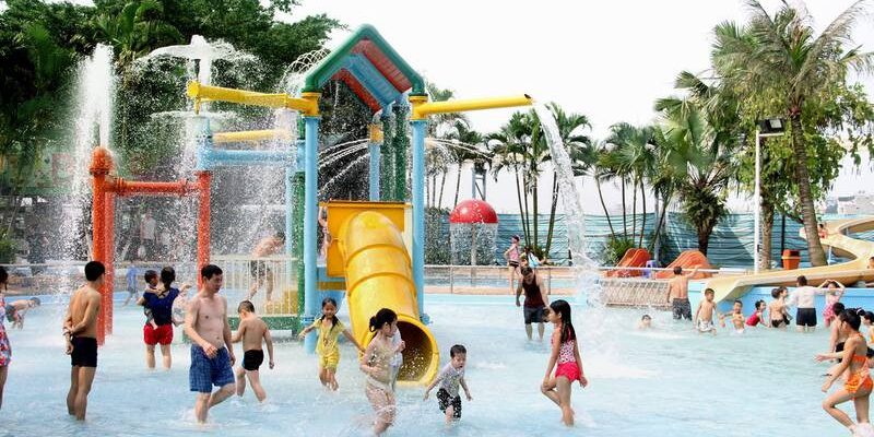 Công viên nước Hồ Tây đón hè