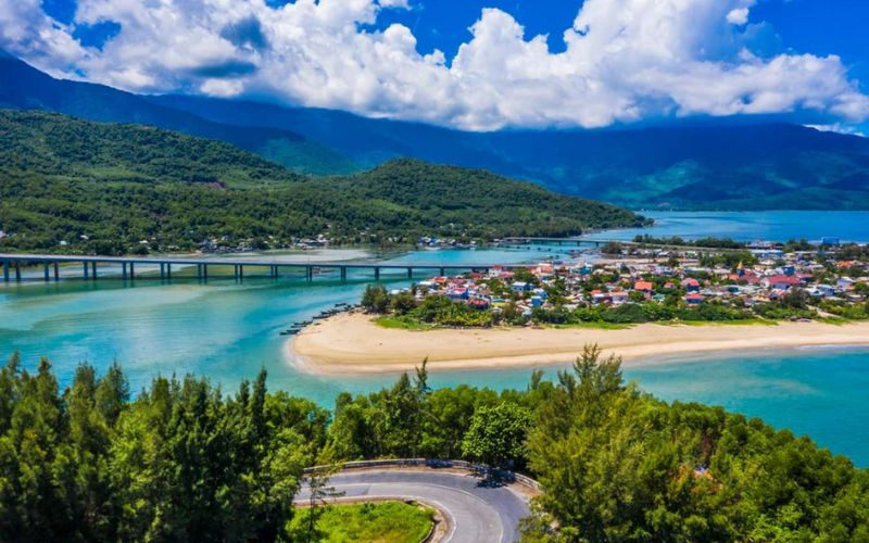 Vịnh Lăng Cô - địa điểm đẹp du lịch Huế