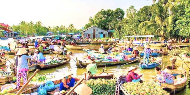Chợ nổi Cái Răng nhộn nhịp
