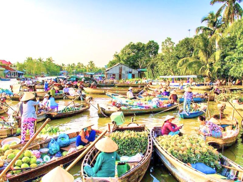 Chợ nổi Cái Răng nhộn nhịp