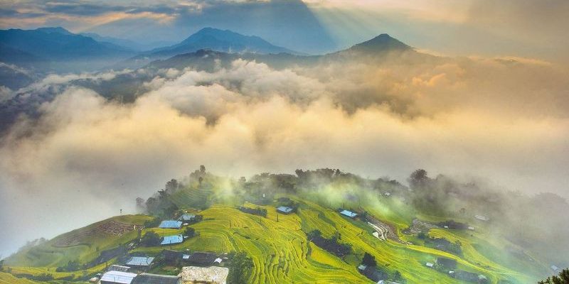 Hà Giang mùa đông có hoa, có mây và có tuyết trắng xóa